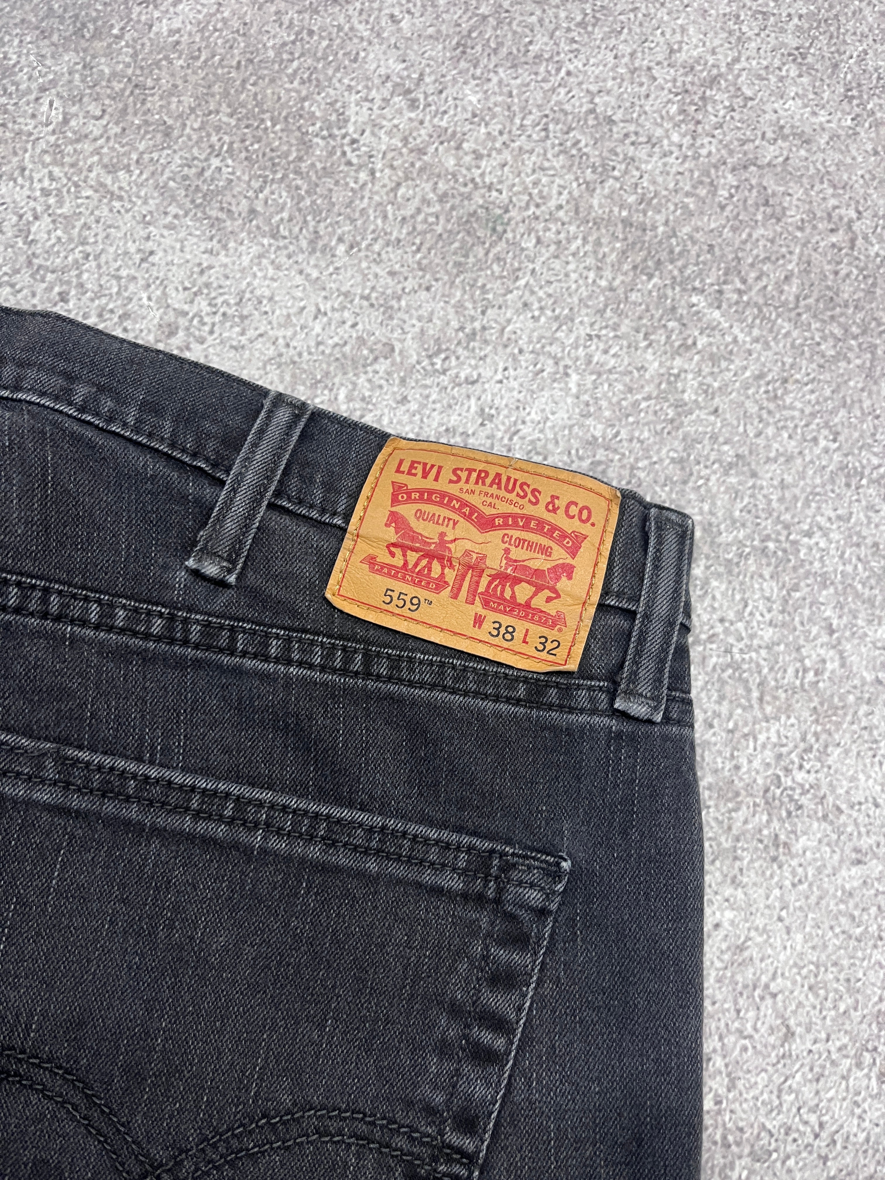 Vintage Levi 559 Denim Jeans  // W38 L32 - RHAGHOUSE VINTAGE