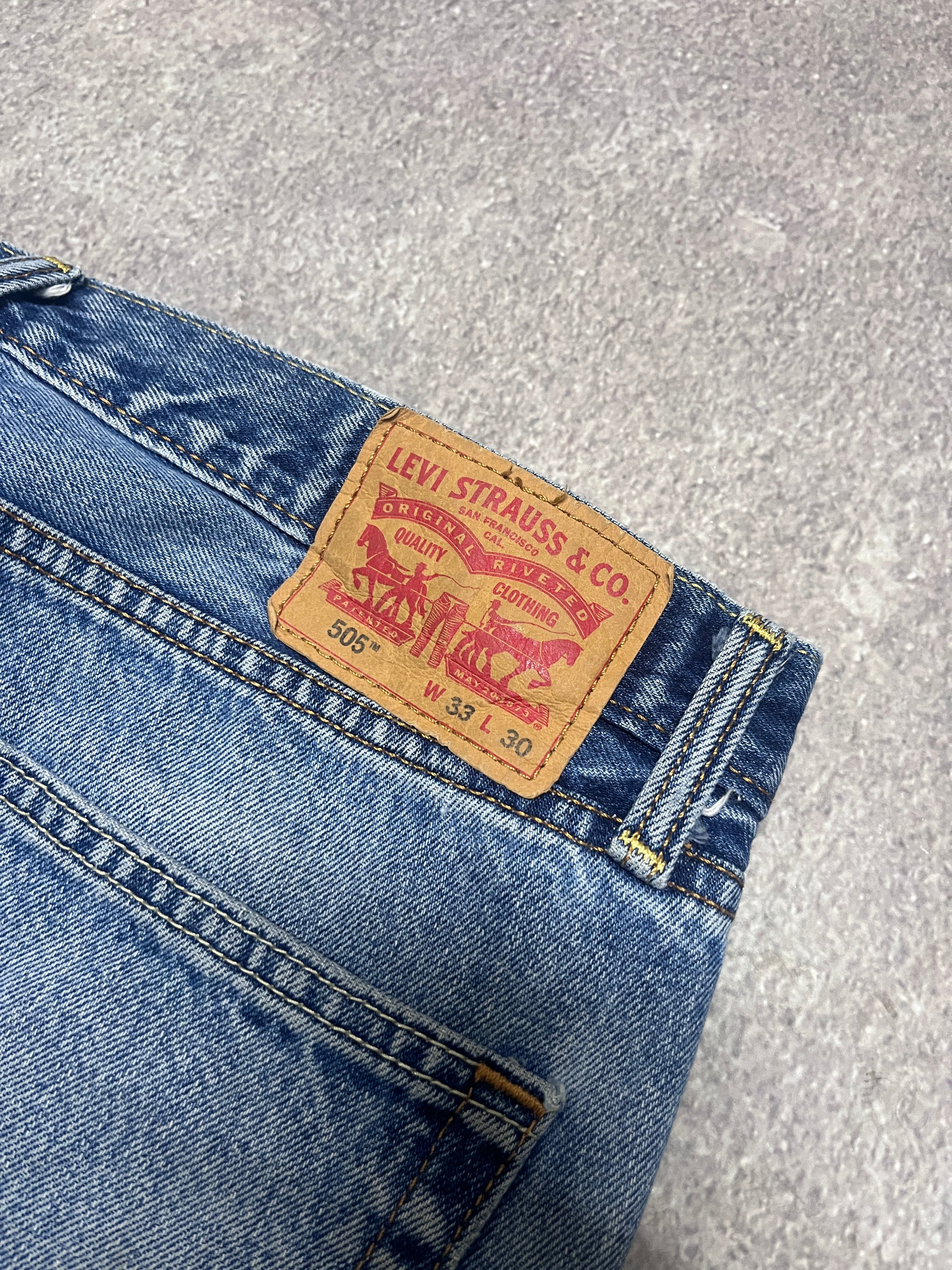 Vintage Levi 505 Denim Jeans Blue // W33 L30 - RHAGHOUSE VINTAGE